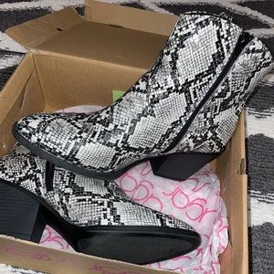 NWB Black and White Snakeskin Ankle Boots